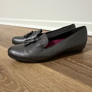 Munro Metallic Gray Loafers with Tassel Detail 7M